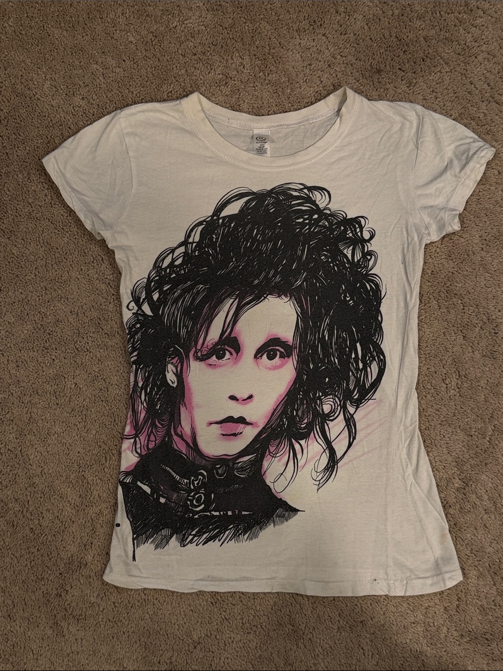 Vintage Women’s White Graphic Short Sleeve Tee with Edward Scissorhands